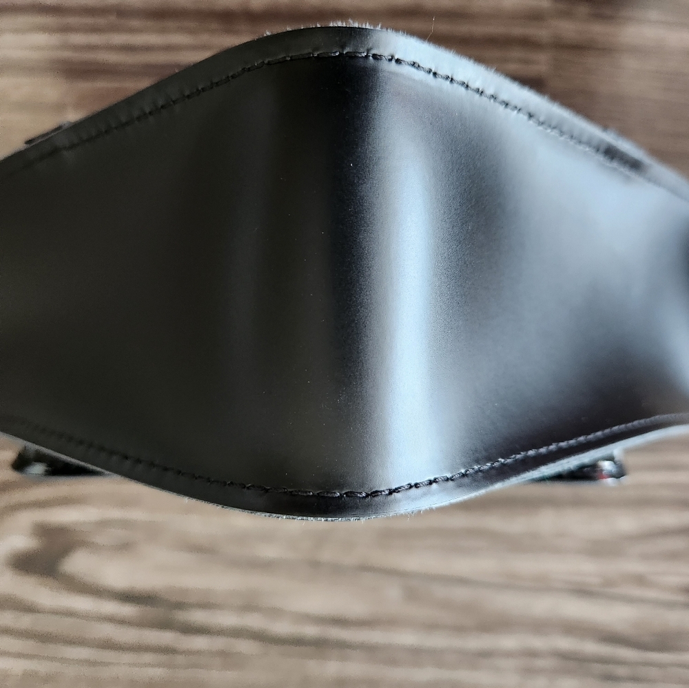 SOLD NWOT Doc Marten's Kiev Leather Heart Bag - Picture 12 of 16